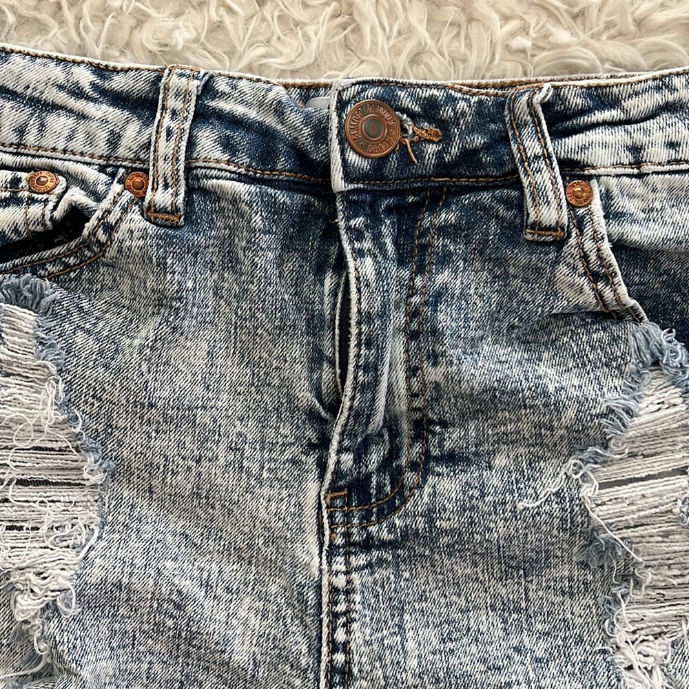 Almost Famous Super High Rise Shorts - Picture 4 of 11